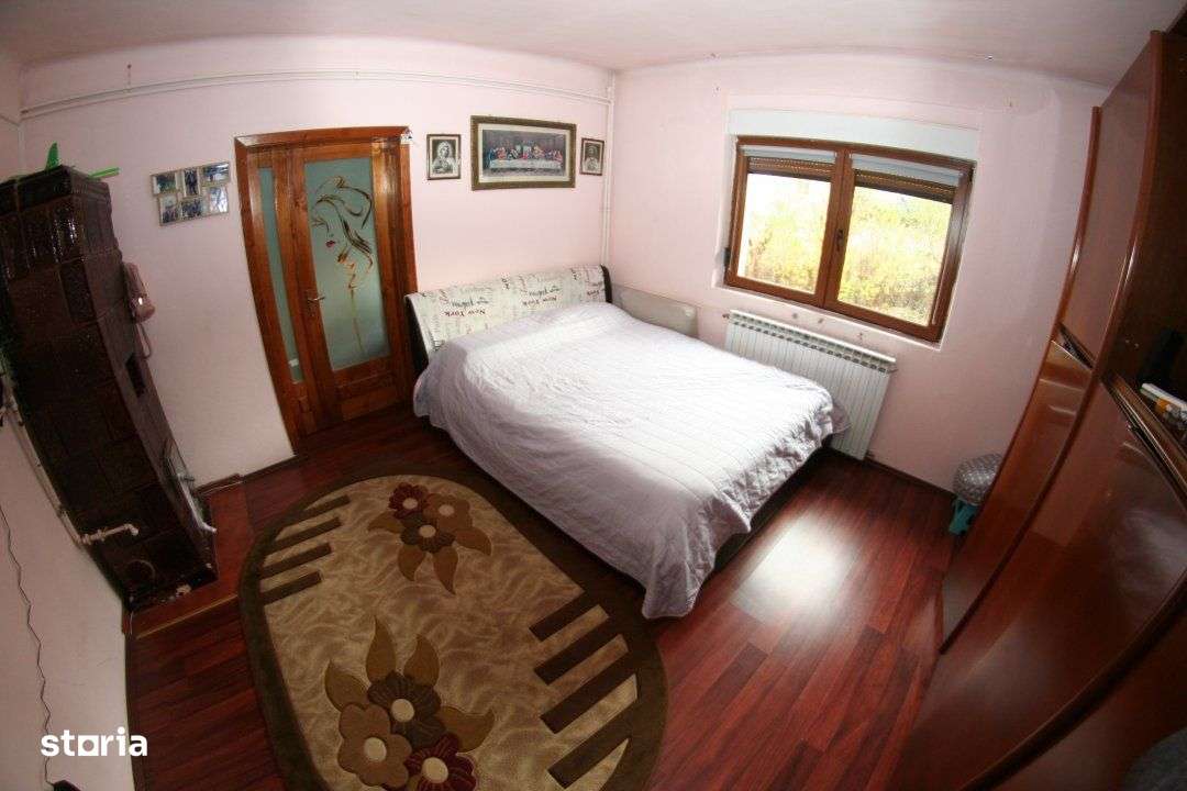 Casa cu gradina in zona foarte linistita si usor accesibila-9