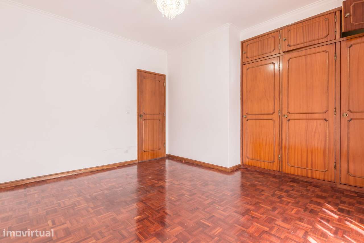 Moradia T3 + 1 em Vale Milhaços - Corroios  com Garagem-16