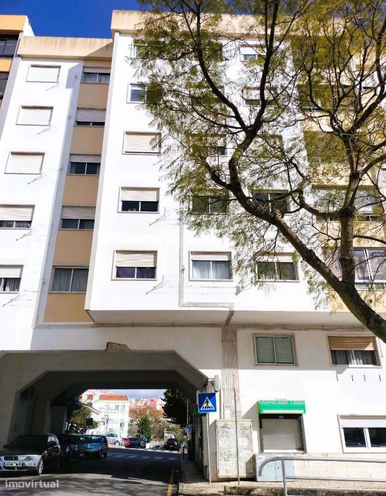 Loja à Venda em Massamá – Papelaria em Pleno Funcionamento! - Grande imagem: 2/8