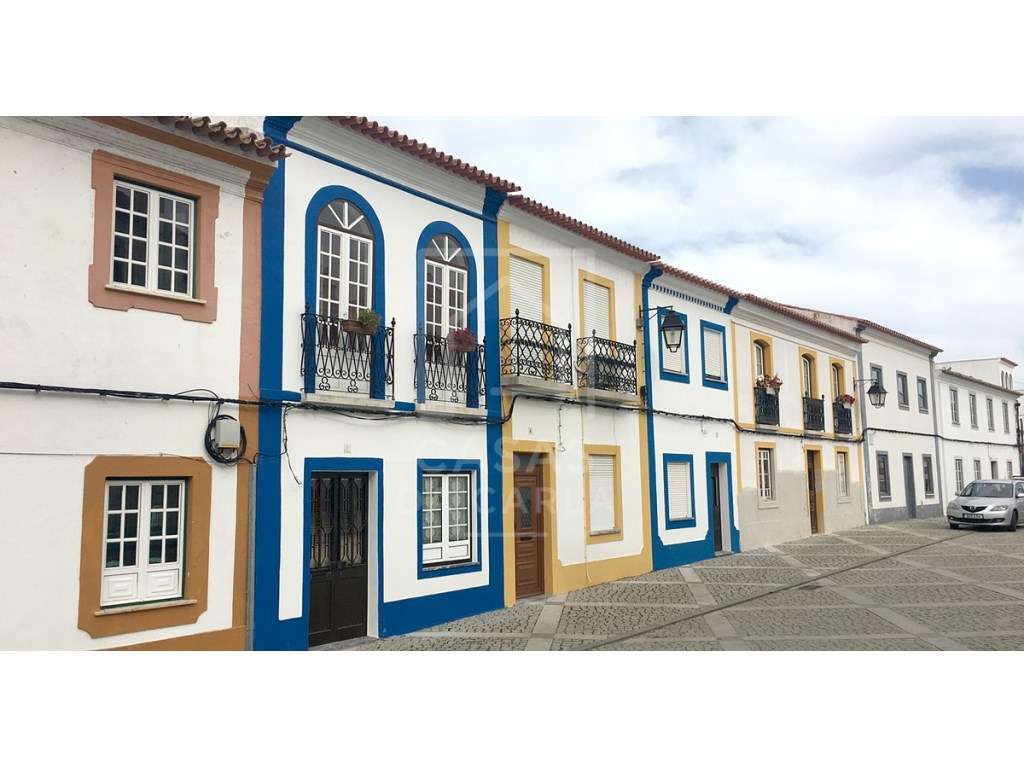 Moradia com 8 divisões e com quintal em Vila Alva-21