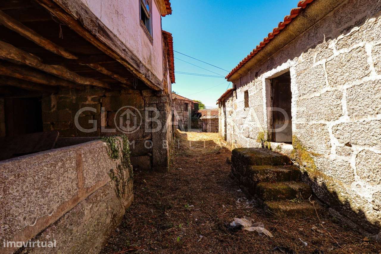 Conjunto Habitacional de 5 Moradias para Recuperar em Aboadela-11