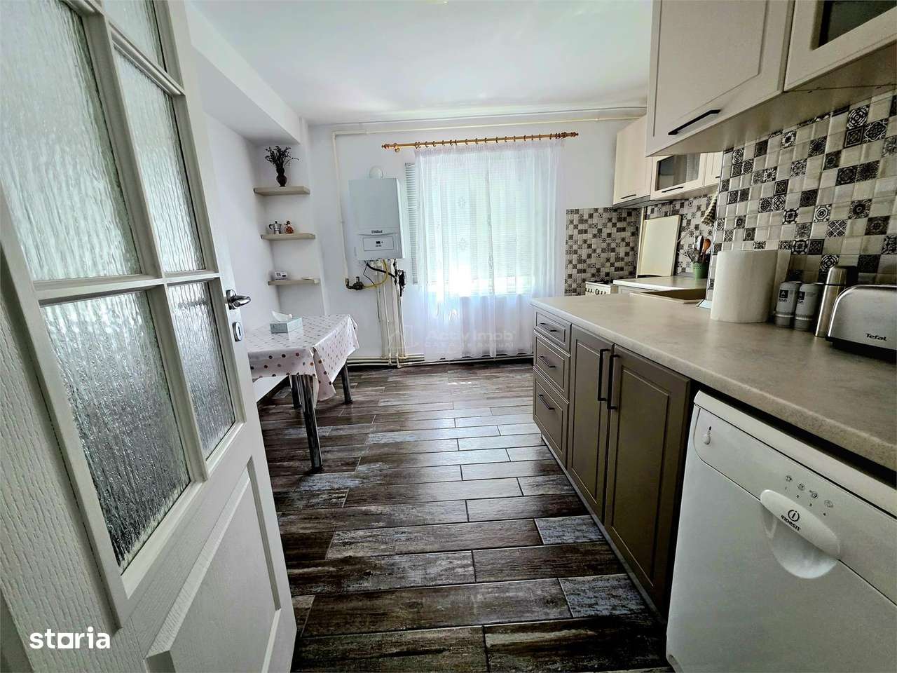 4 camere, decomandat, 100 mp, etaj 2, Dorobanti II-0