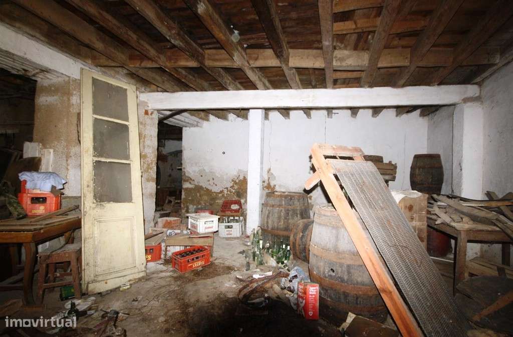 Prédio para reconstrução, Coimbra, Santa Clara junto ao Fórum - Grande imagem: 2/20