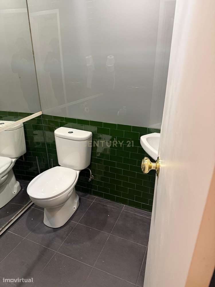 Bar totalmente renovado na Estrela / Lisboa-8