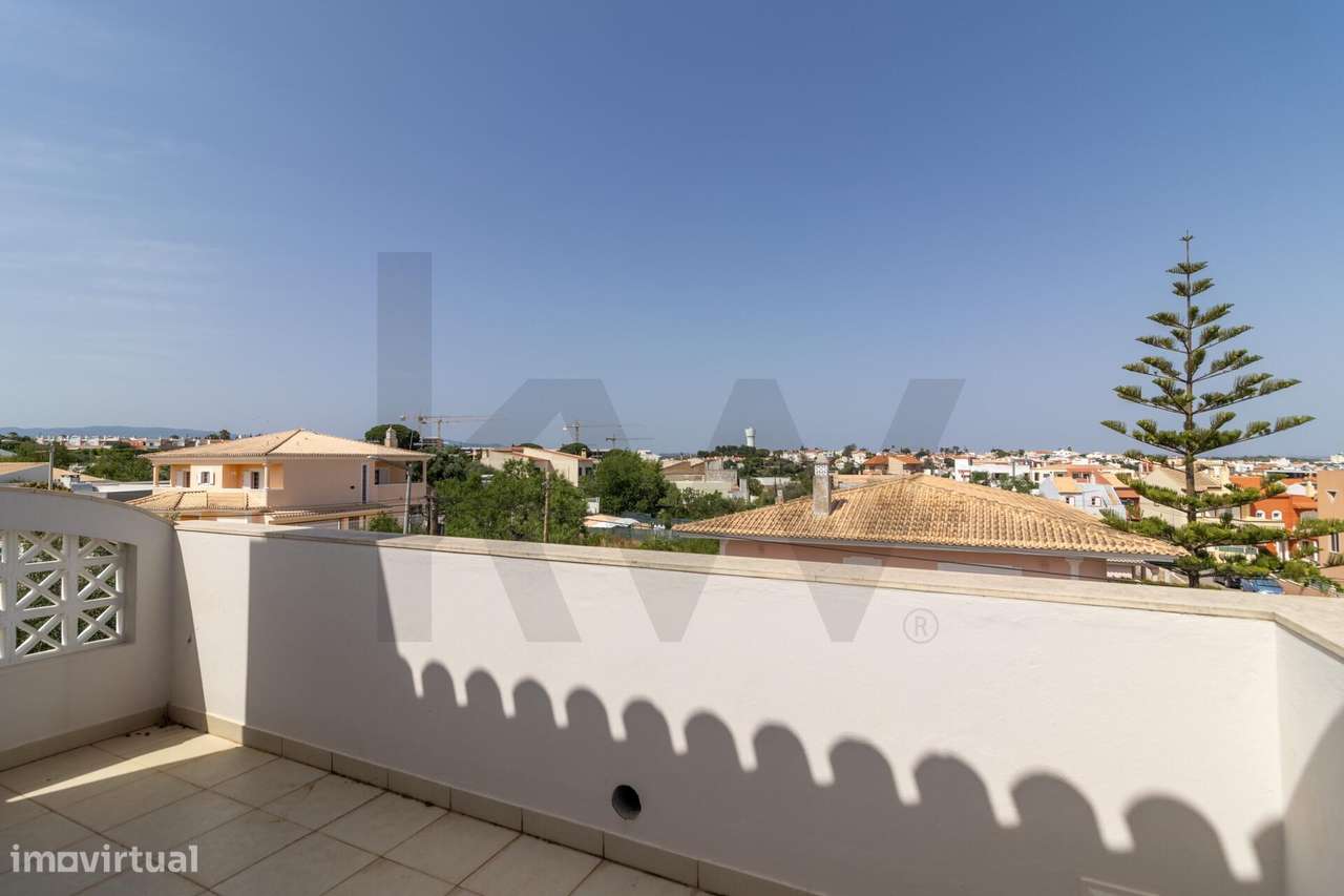 Exclusivo em Alvor: Moradia Isolada T5 com Máxima Privacidade e Confor-38