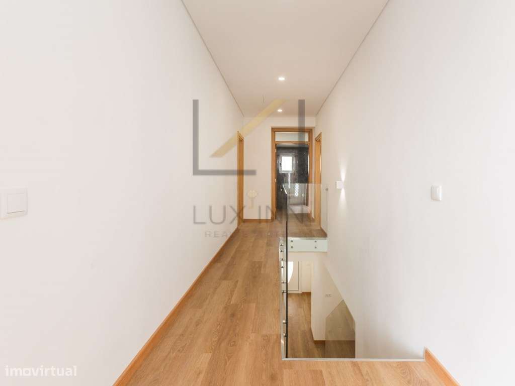 Moradia T5 Recuperada com Piscina, 2 Suítes e Garagem - Lote Isolad... - Grande imagem: 4/60