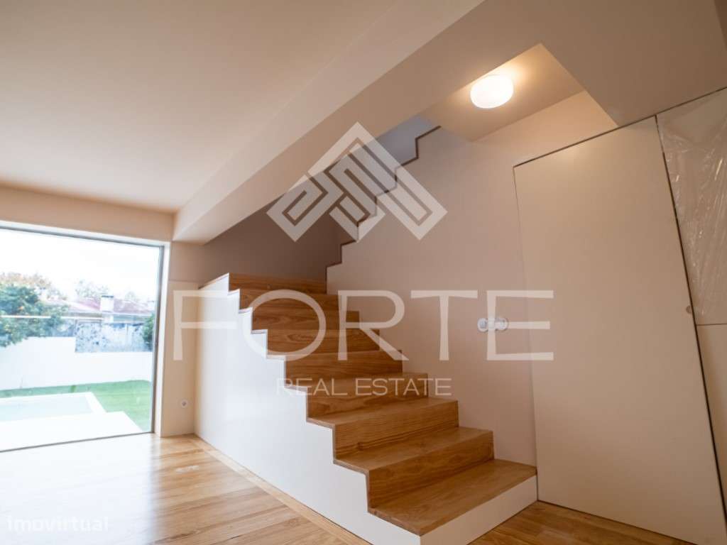 T3 com Piscina em Plena Cidade de São João da Madeira-6