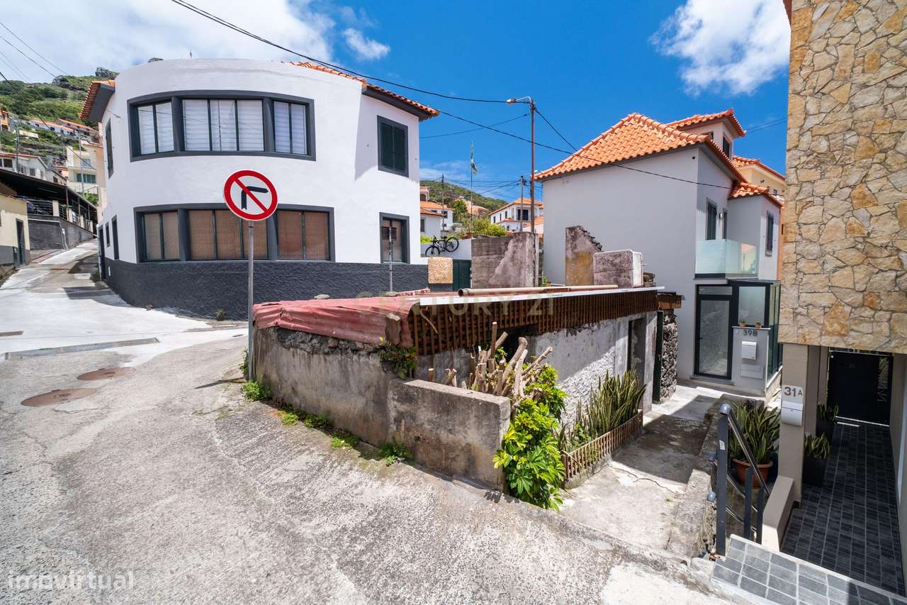 Moradia para recuperar, em zona histórica de Machico - Madeira-10