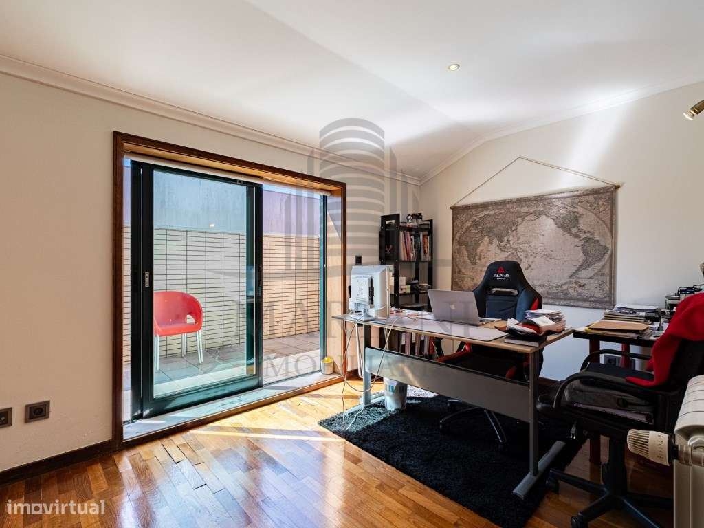 Apartamento T4+1 Duplex em Excelente Estado - Localização Central-30