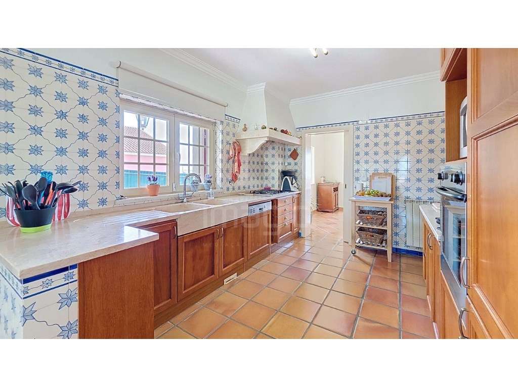 Moradia T4 isolada, usada, Encarnação - Mafra-8