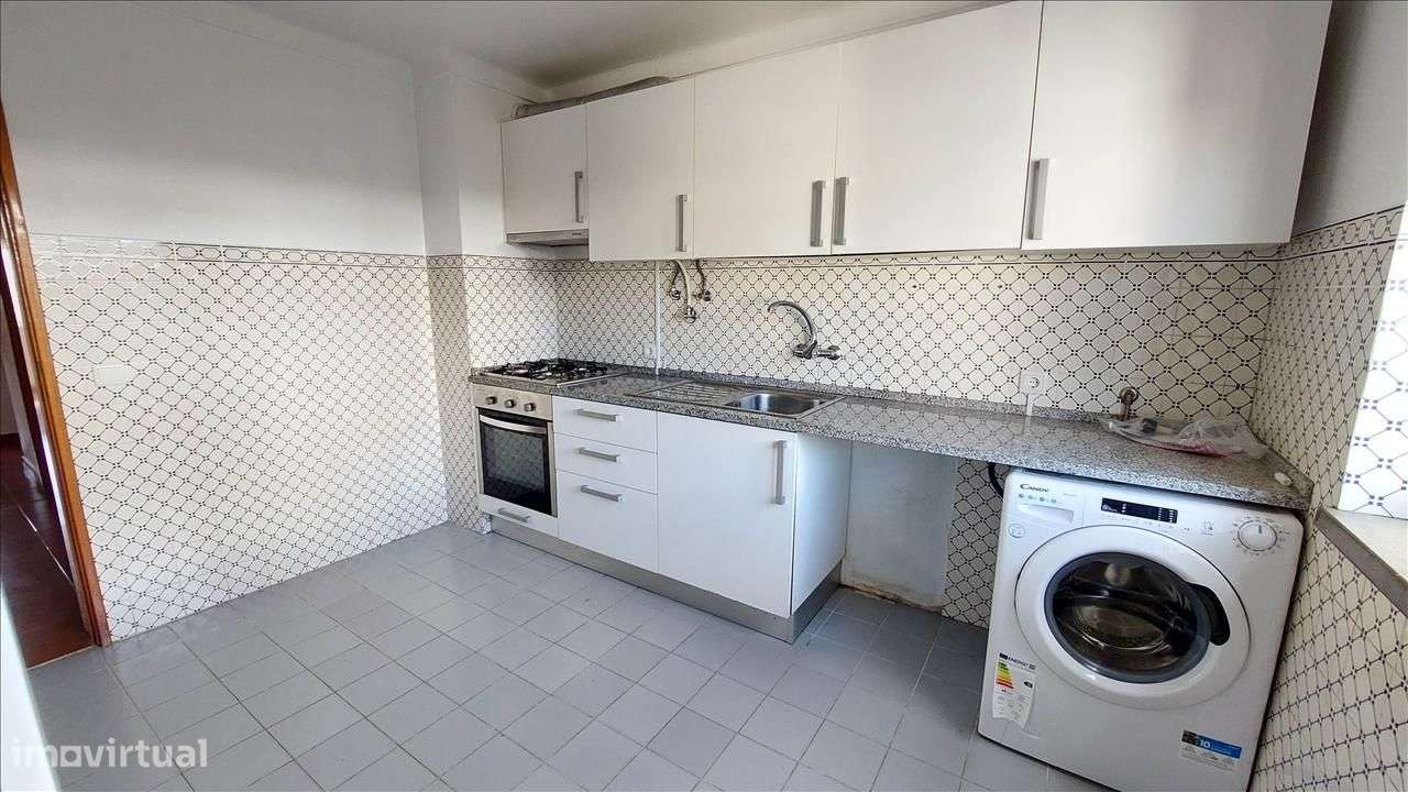 Apartamento T3 com Varanda em Algueirão-Mem Martins, Sintra-1