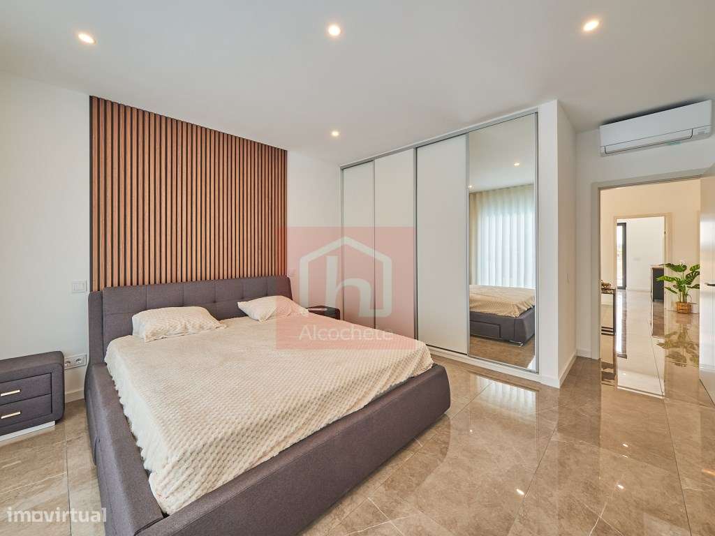 Moradia T5 de Luxo com Piscina Infinita Aquecida e Jacuzzi em Corte...-35