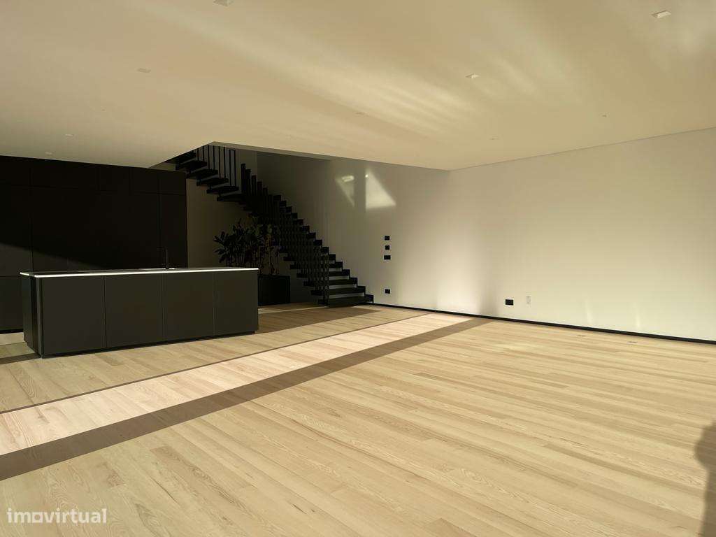 Moradia isolada T4 com piscina em condomínio na Abuxarda, Cascais - Grande imagem: 4/38