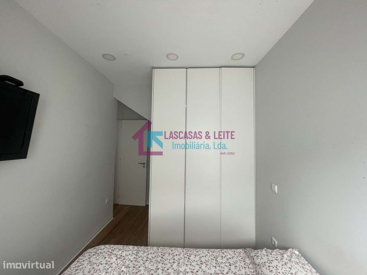 Moradia Bifamiliar T1+T3, Freixo-24