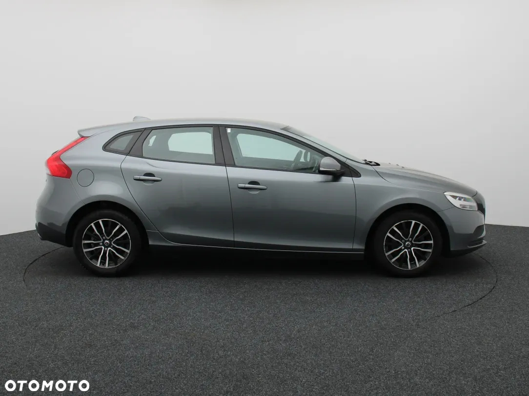 Volvo V40 D2 Momentum - 8