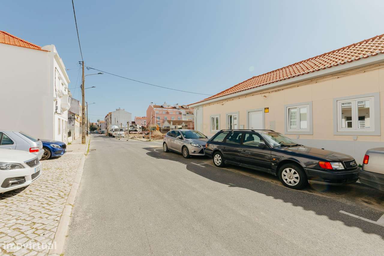 Moradia T1 Totalmente Renovada com Logradouro| Pinhal Novo-18