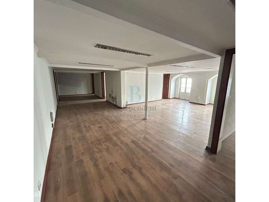 Escritório para remodelação no Chiado - Grande imagem: 3/12