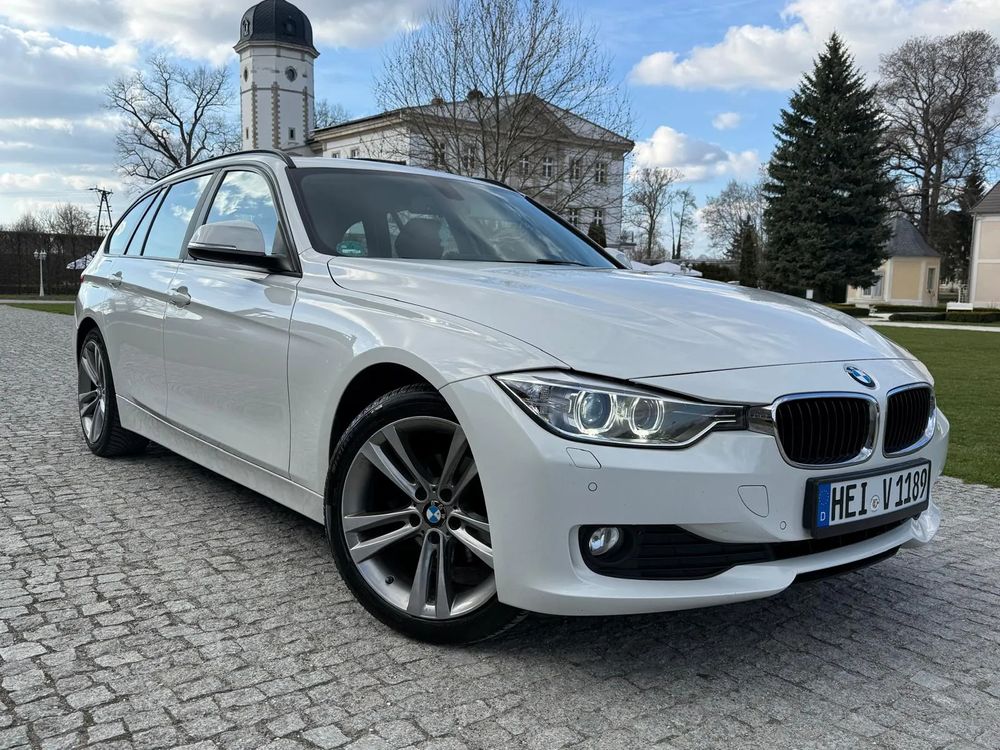 BMW 3 Series F30/F31 318d Blue Performance Luxury Line 2013