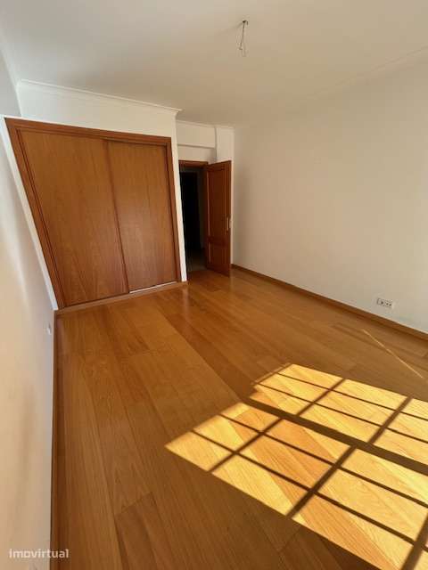 Apartamento T3 c/ terraço e garagem em Leiria-5