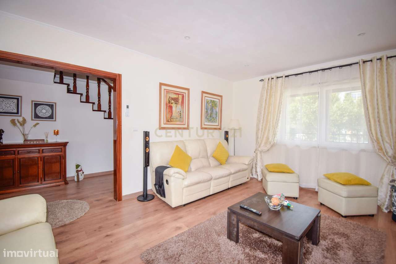 Moradia T5 com piscina em zona tranquila a 20 minutos de Lisboa - Grande imagem: 3/38