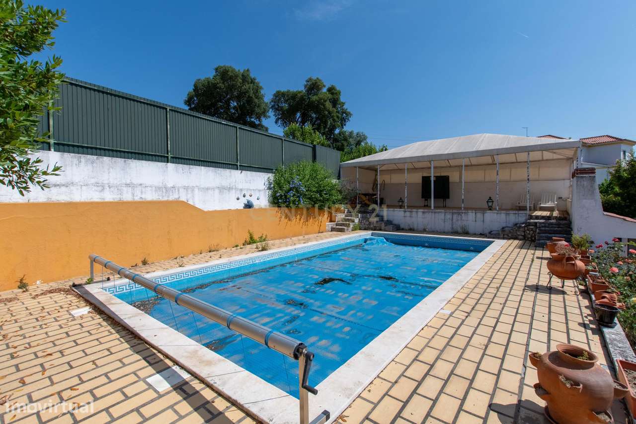 T4 +1 com jardim, piscina e garagem-37