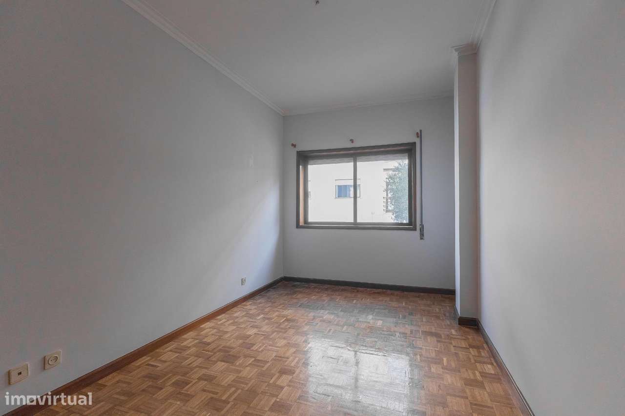 Apartamento T1 com Varanda em Canelas-10