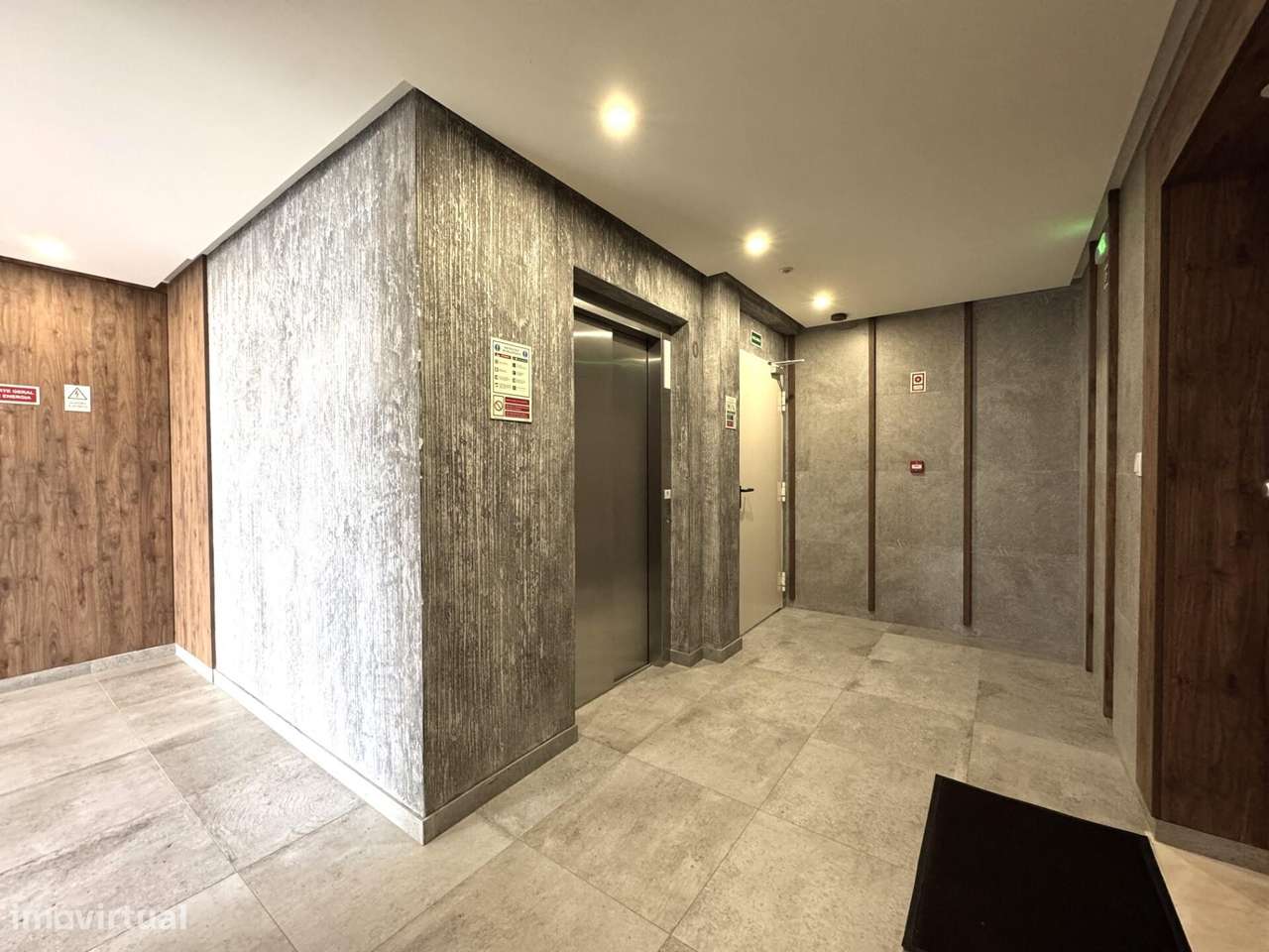 Apartamento T3 novo com Mezzanine e estacionamento no centro de Carcav-33