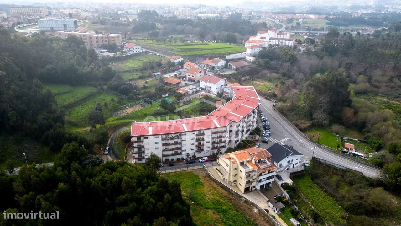 Apartamento T2 com Varanda e Garagem em Gondomar-18