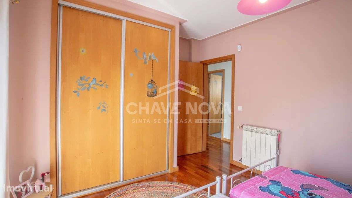 Moradia V3 de quatro frentes - Perosinho-17