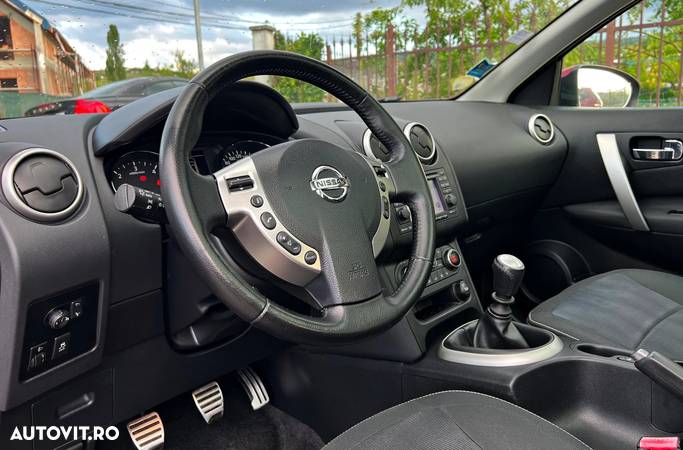 Nissan Qashqai 1.5 dCi TEKNA - 11