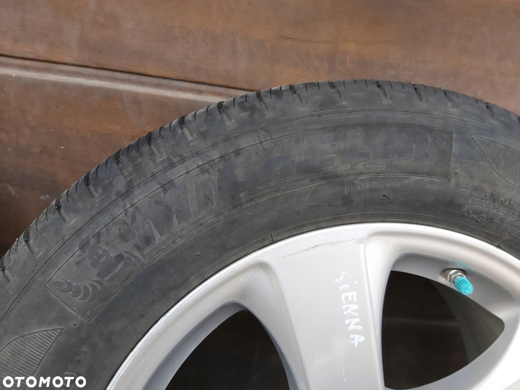 TOYOTA SIENNA Alufelgi 17 Opony M+S Michelin 235/60 R17 5mm - 6