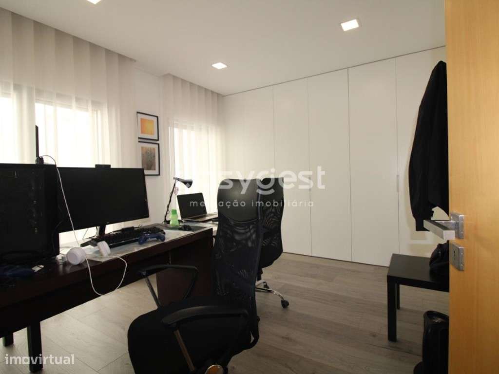 Moradia moderna T5 em Coimbra zona residencial tranquila de moradias - Grande imagem: 4/23