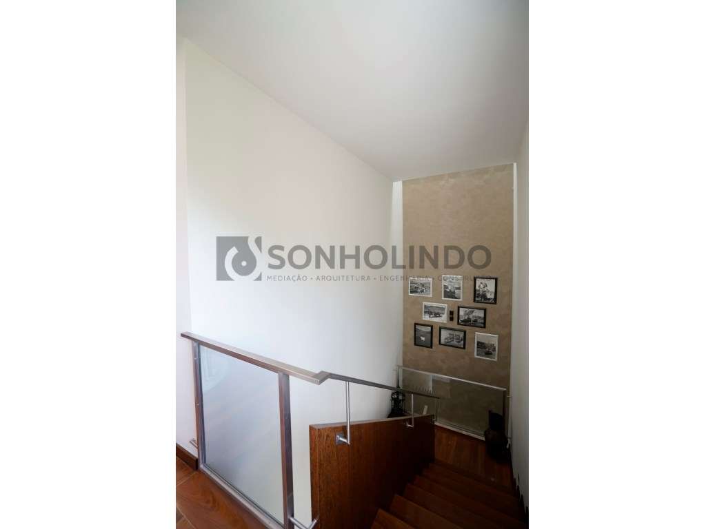 Moradia T4 com piscina de 3 frentes com excelentes áreas, tanto a n...-29