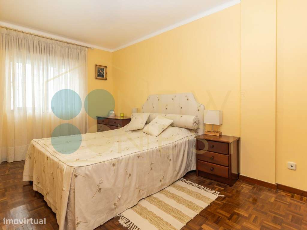 Apartamento T2 em Vila Maria - Semi-Renovado e Mobilado-27