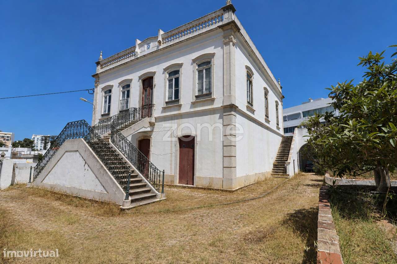 Palacete com Terreno no Centro de Olhão-1