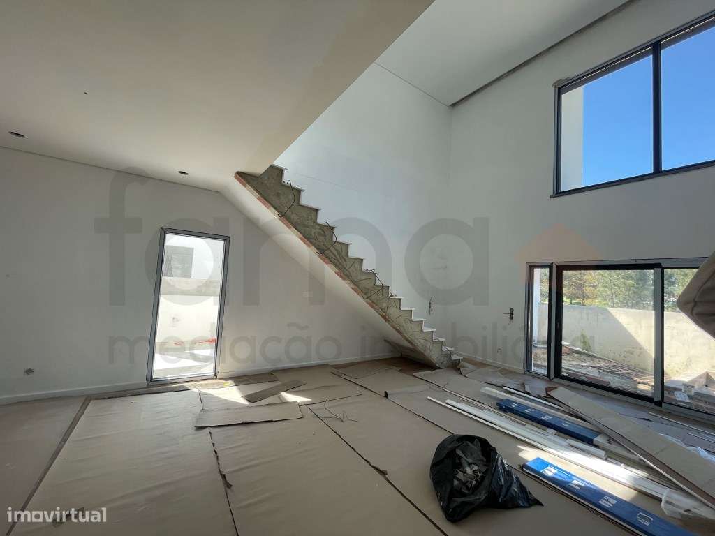 Moradia T3 com jardim e piscina em zona residencial tranquila-19