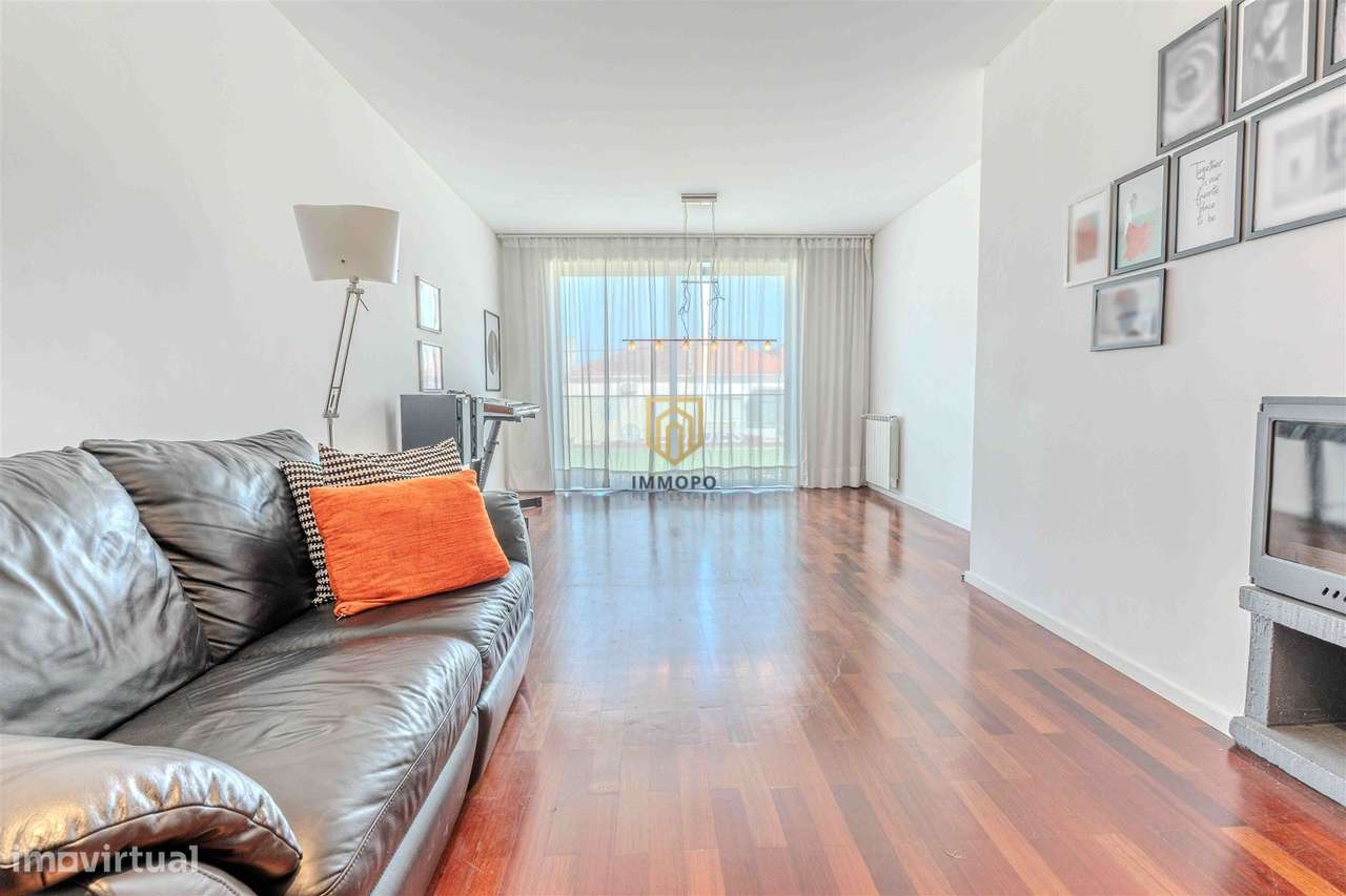 Apartamento T2 na Senhora da Hora, com duas garagens-4