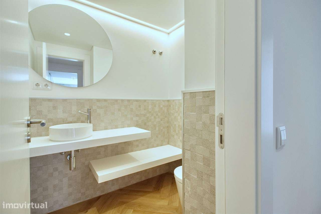 T4 Totalmente Renovado em Paço de Arcos – Vista de Mar,  a 5 minutos d - Grande imagem: 3/26