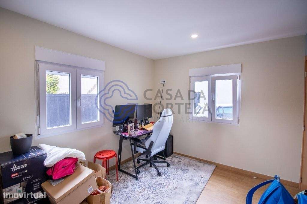 Moradia Térrea em  Pedroso com Garagem e Churrasqueira-8