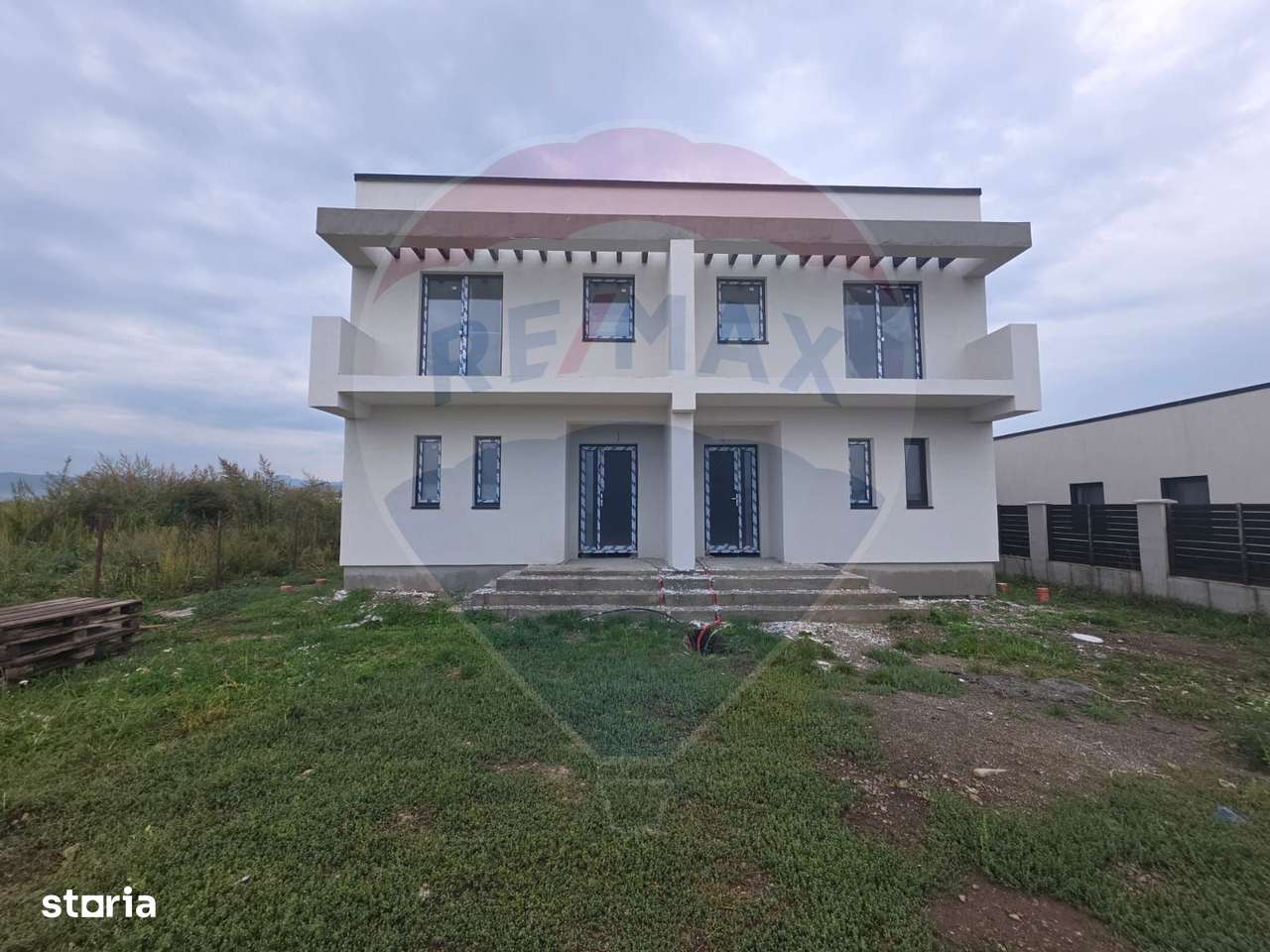 Întreg duplex de vânzare în cartier Izvor, Brașov - Imagine principală: 1/11