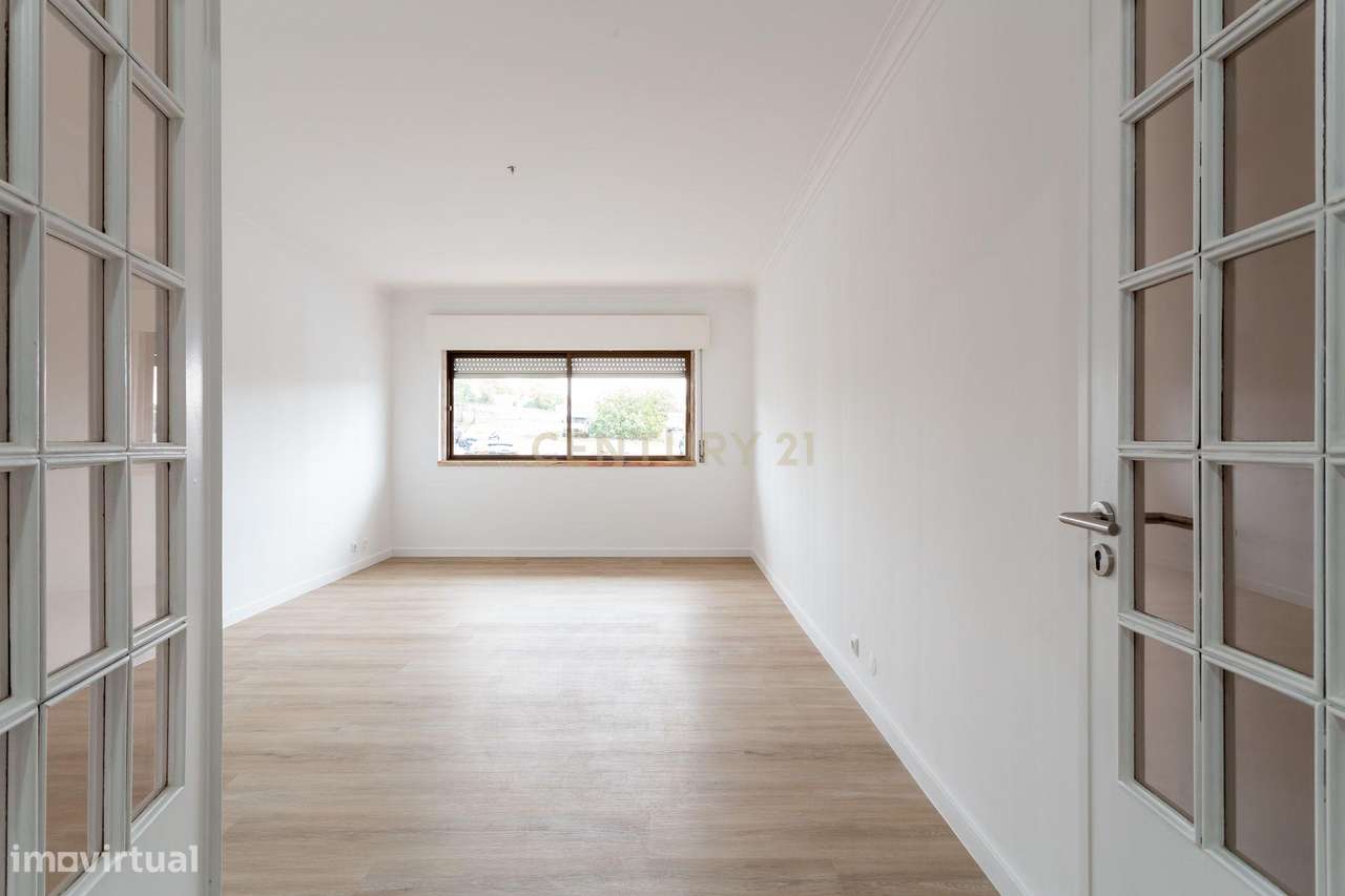 Apartamento T2 com terraço a 150m da estação de Queluz – Monte Abraão - Grande imagem: 5/32