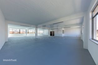 Espaço Multiusos com 320m2 em São João da Talha