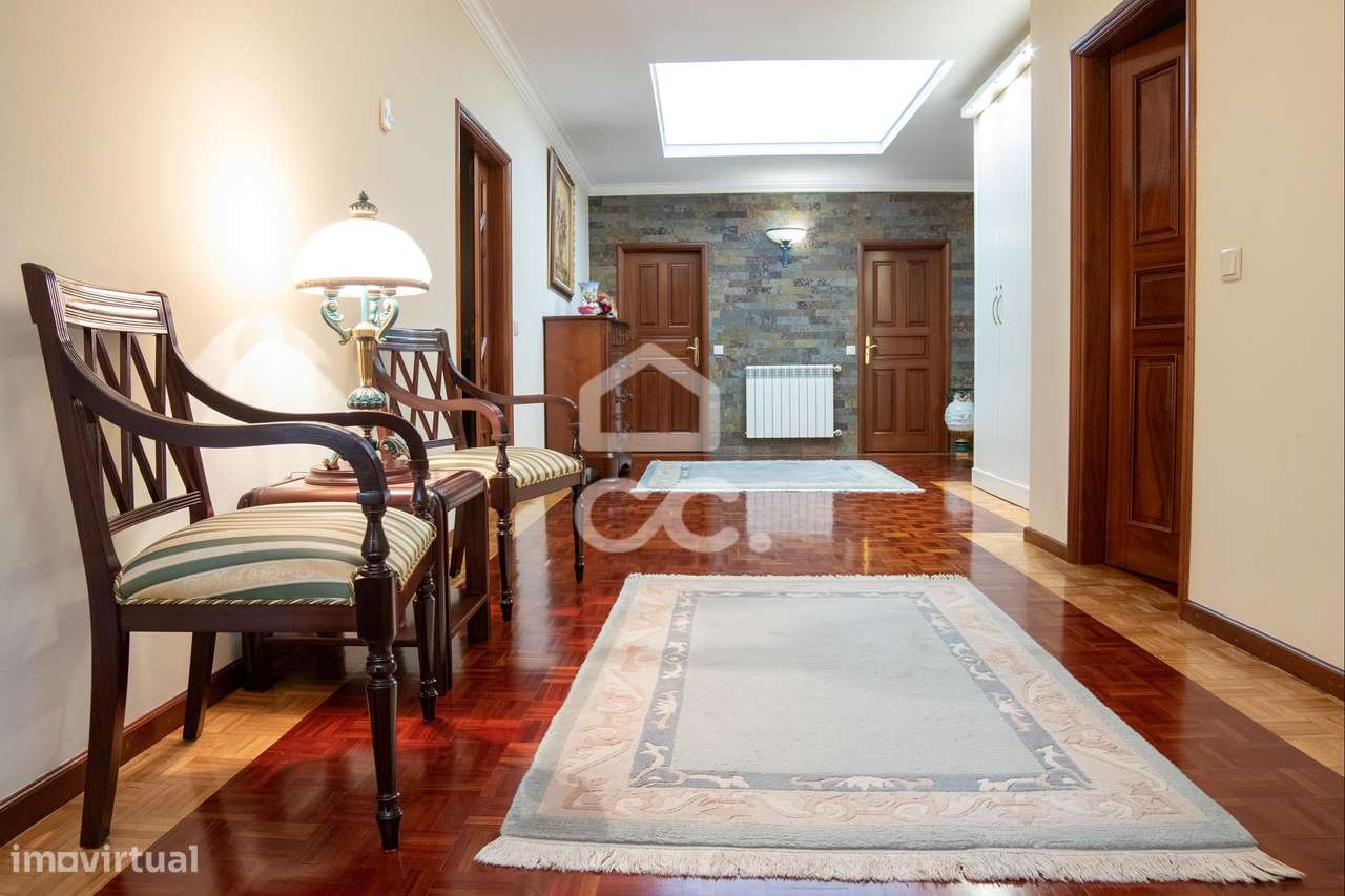 Moradia T6 com piscina e vistas-28