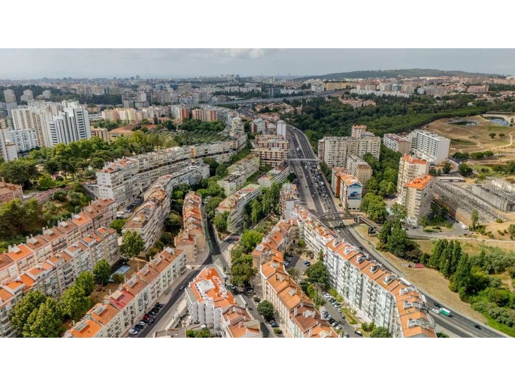 Apartamento T2 como Novo, à entrada de Lisboa.-27