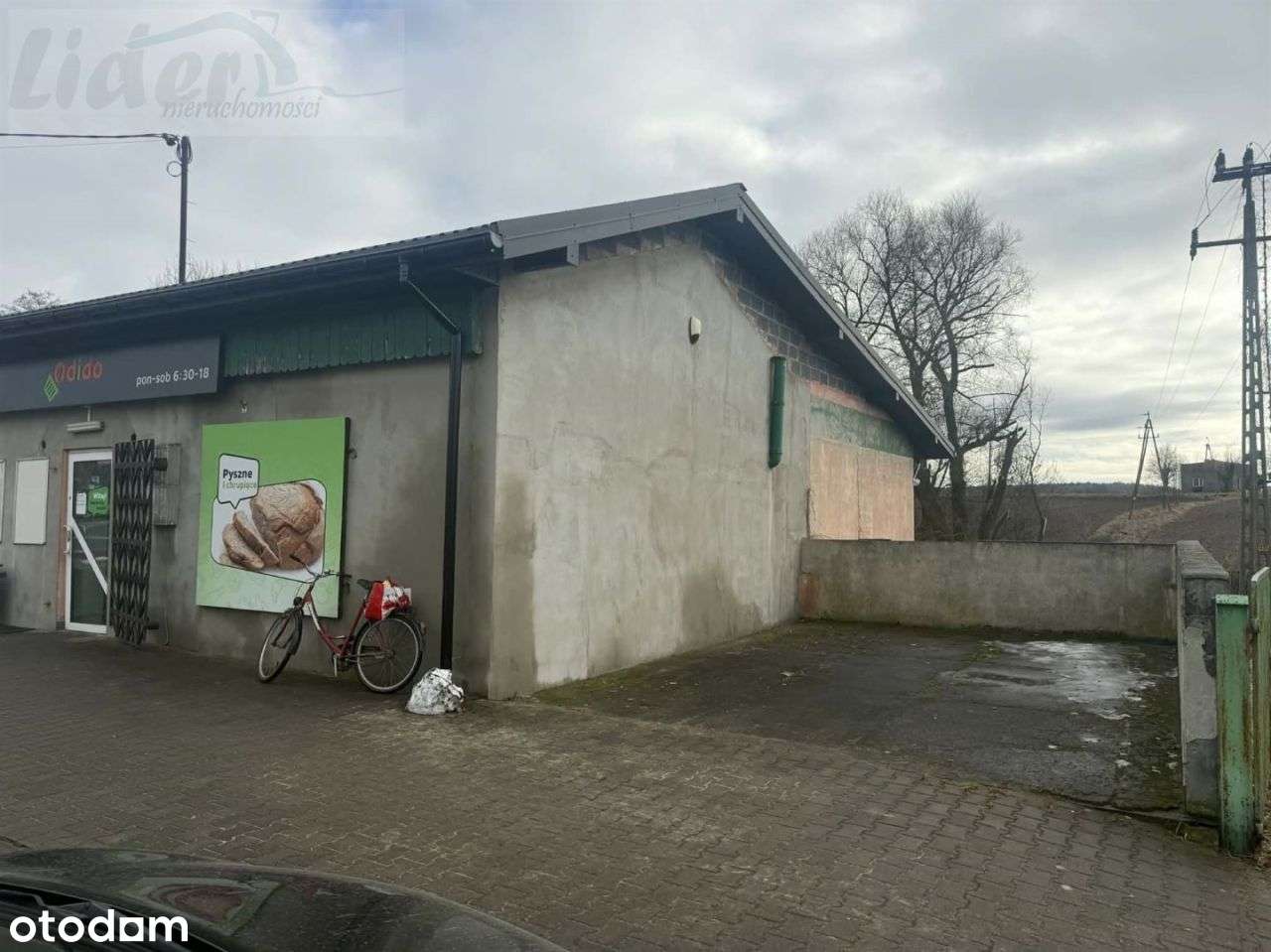 Sklep w centrum Konopnicy koło Urzędu Gminy-4