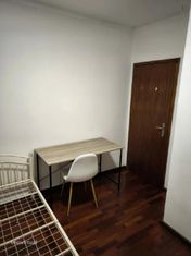 774715 - Quarto com cama de solteiro, com... - Grande imagem: 2/10