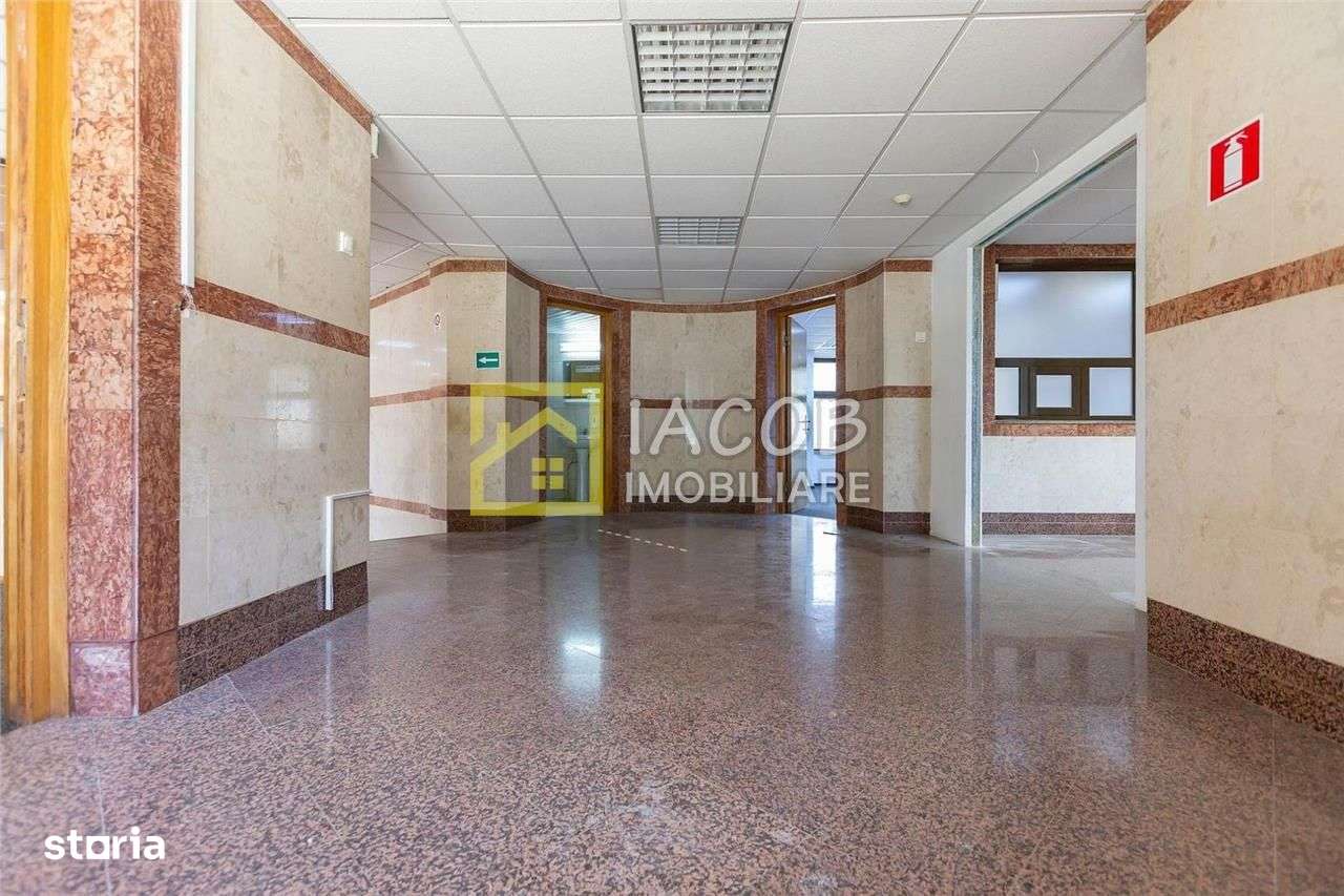 Spatiu comercial P+1, Buhusi, central, jud Bacau - Imagine principală: 4/16
