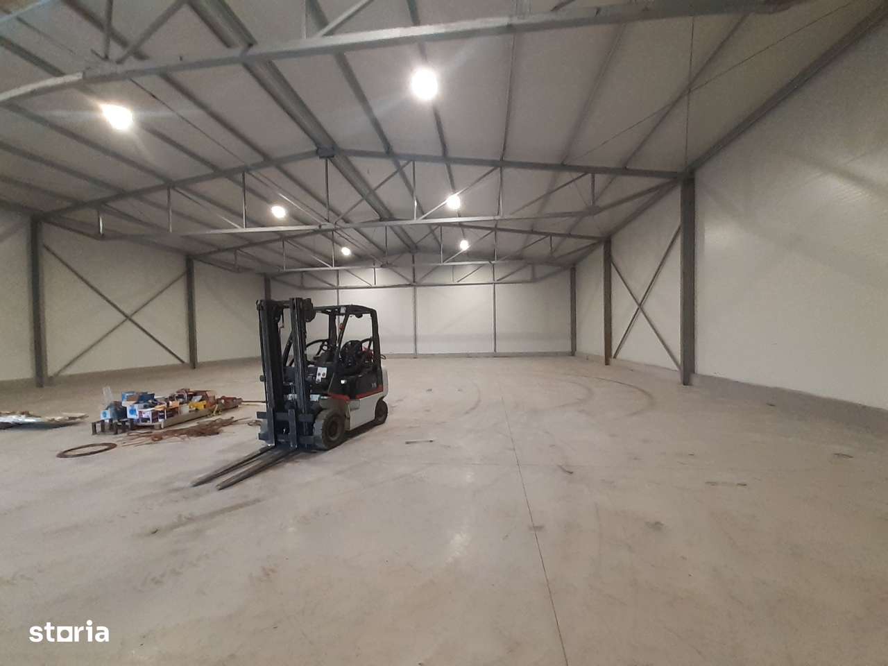 Hala noua in zona Gara Catelu, Drumul Intre Tarlale - Imagine principală: 2/4