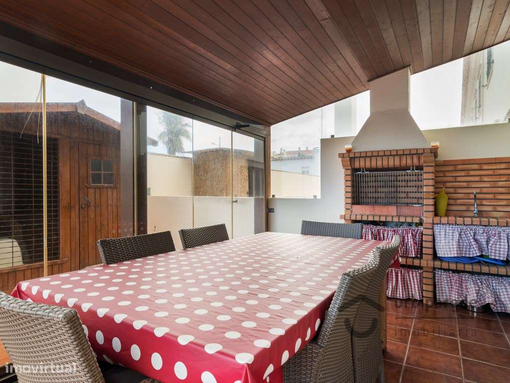 Moradia V4 em condomínio fechado no centro da Ericeira, com garagem.-22