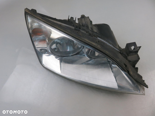 LAMPA PRAWA PRZEDNIA FORD MONDEO MK3 III 1S7113005AL - 1